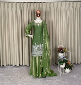 Traje Salwar de Tres Piezas de Seda Pura, Diseño Elegante y Moderno, Hecho a Medida, con Dupatta a Juego, Ideal para Bodas y Fiestas - Product Image 2