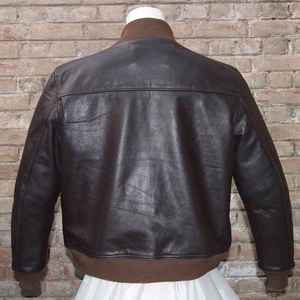 Chaquetas Varsity de Lona para Hombre, Premium, Atrevidas y Clásicas, Diseño Sólido Informal de Invierno, Servicio OEM para Hombres Modernos - Product Image 2