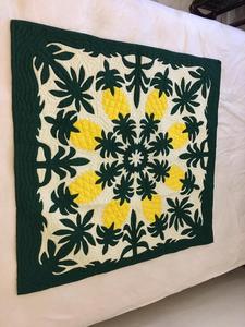 New Arrival 2026 Traditional Hawaiian Hand-appliqued Pineapple Quilt <b>Forest</b> <b>Green</b>, Gold & Cream Tropical Baby Quilt For <b>Bedding</b> - Product Image 2
