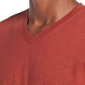 T-shirt court personnalisé pour homme, coupe ajustée, décontracté, en modal/spandex, grande taille, anti-transpiration, respirant, écologique, avec logo frontal et col en V - Product Image 5