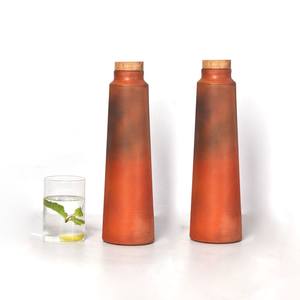 Juego de 2 botellas de terracota hechas a mano - 800 ml con tapón de corcho y tapa de madera - Product Image 1