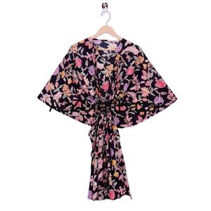 Kaftán Corto Hecho a Mano en India con Estampado Floral, Ecológico, Lavable, Ropa de Dormir Natural, Kimono, Vestido, Cubrebaño Corto para la Playa - Product Image 1