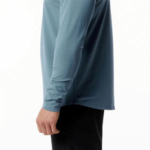 Camiseta de manga larga de alta calidad para hombre con textura transpirable y corte elegante para un estilo casual moderno. - Product Image 6