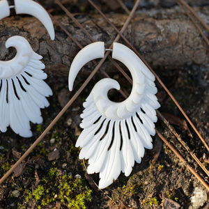 Boucles d'oreilles en os naturel, bijoux ethniques faits à la main - Product Image 1