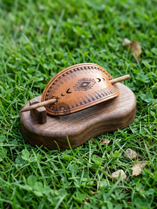 Pasador de pelo de cuero hecho a mano con diseño floral, horquilla de madera, accesorio para el cabello estilo vintage, clip para el cabello para mujer. - Product Image 6