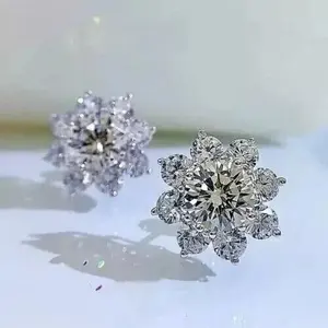Pendientes de Moissanita con Diseño de Racimo de Flores, Plata de Ley 925, Joyería Nupcial de Lujo con Aspecto de Diamante - Product Image 2