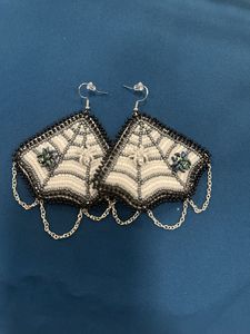 Pendientes de Lujo Hechos a Mano con Cuentas Bordadas, Ideales para Tiendas de Moda y Colecciones de Regalos - Product Image 5