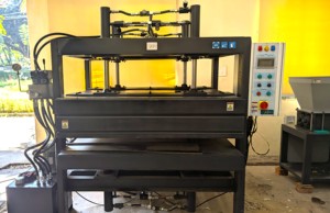 Máquina de Prensado de Láminas Combinada de 1.5x1.5 Metros, la Más Vendida, para Tableros, Láminas, Paneles y Productos Industriales de Plástico Reciclado - Product Image 5
