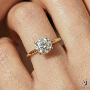 Anillo de Compromiso de Platino y Oro con Moissanita para Mujer, Corte Redondo, Solitario, Anillo de Boda de Cuatro Puntas, Lujoso - Product Image 1