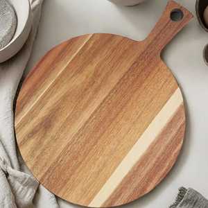 Plateau de service en bois pur avec motif floral gravé, planche à fromage artisanale pour servir des collations, des apéritifs et des desserts - Product Image 6