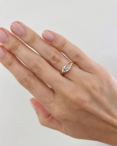Anillo de Sello Minimalista Vana Jewels Clásico con Moissanita Corte Marquesa Chapado en Oro, Plata de Ley 925 con Engaste de Bisel Oeste-Oriente - Product Image 2