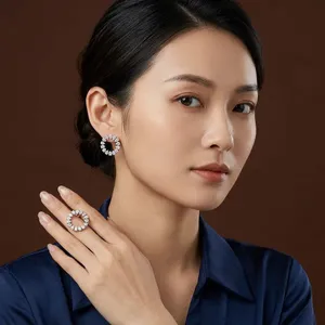 ต่างหูเพชรทรงห่วงสีขาวทองสำหรับผู้หญิง เพชรทรงลูกแพร์ สี D ธรรมชาติ เครื่องประดับงานแต่งงานสุดหรู ต่างหูเพชรแบบหนีบ - Product Image 1