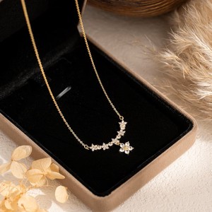 Collier en argent avec fleur délicate et pierre naturelle pour femmes - Product Image 2
