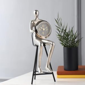 Horloge de bureau décorative artistique avec mouvement à quartz, fonction alarme et snooze, design traditionnel, statue homme, pour table ou bureau - Product Image 5
