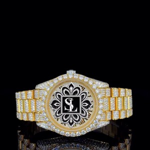 Reloj de Cuarzo Analógico de Lujo Shrilike con Incrustaciones de Diamantes, Esfera Ovalada en Tono Dorado, Números Romanos, Correa de Acero Inoxidable y Cristal de Zafiro para Hombre - Product Image 5