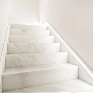 Marbre blanc naturel indien, tacheté, poli, découpé sur mesure, design moderne, revêtement de sol imperméable pour salle de bain, cuisine, escalier - Product Image 1