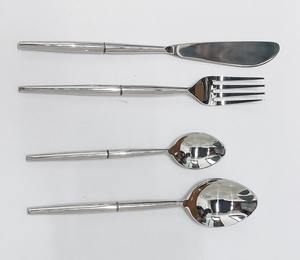 Ensemble de couverts en acier inoxydable de qualité supérieure avec poignées en métal design, finition miroir moderne, pour usage domestique - Product Image 6