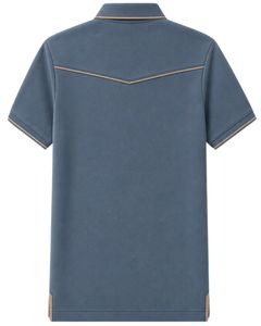 เสื้อโปโลผู้ชายสีน้ำเงินและสีเบจแบบสั่งทำพิเศษ แขนสั้น สวมใส่สบาย เหมาะสำหรับเล่นกอล์ฟ ระบายอากาศได้ดี ผลิตจากผ้าโพลีเอสเตอร์ผสมคุณภาพพรีเมียมสำหรับฤดูร้อน - Product Image 2