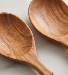 Ensemble de service à salade en bois, design minimaliste sculpté à la main, finition mate, vaisselle écologique pour la restauration et l'usage domestique - Product Image 2