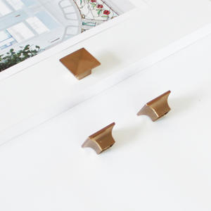 Poignée et bouton carrés en alliage de zinc avec design durable et écologique pour les portes de placards et d'armoires - Product Image 1