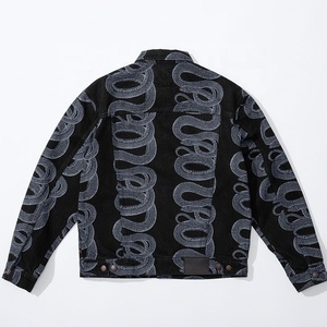 Veste en jean noire pour homme 100% coton, col rabattu, coupe classique, style décontracté hiver, fermeture boutonnée simple, logo sur le devant - Product Image 2