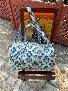 Bolsa de Viaje Acolchada de Algodón Resistente con Costuras Elegantes y Correa de Hombro Cómoda para Uso Diario - Product Image 2