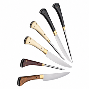 Juego de Seis Cuchillos para Trinchar Carne con Hojas Plateadas y Mangos Negros Naturales y Marrones con Refuerzos Dorados para Cortar y Rebanar en la Cocina - Product Image 3
