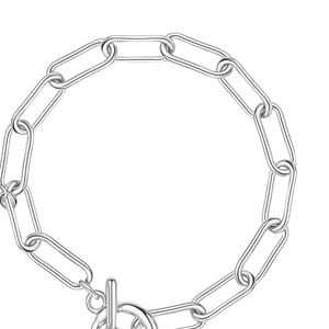 Bracelet chaîne argenté avec breloque bouclier, fermoir à bascule et détail pompon – Bijou décoratif élégant pour femme - Product Image 4