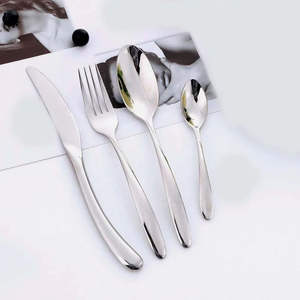 Elegante Juego de Cubiertos Metálicos para Comedor y Cocina con Material Resistente, Brillo Duradero y Diseño de Agarre Cómodo - Product Image 1
