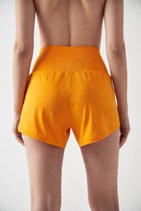 Shorts de yoga courts les plus vendus, séchage rapide, effet push-up, avec logo personnalisé, pour femmes - Product Image 2