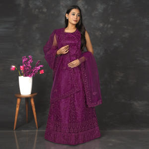 Lehenga Choli Radiant Net con Bordado Intrincado, Falda Acampanada, Blusa Elegante y Dupatta Transparente para Bodas, Diwali, Playa y Fiestas - Product Image 3