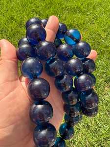 Tesbih Azul Oscuro Hecho a Mano, 33 Cuentas de Resina para Oración Islámica con Borla Plateada, Regalo para Él con Destellos Brillantes para Uso Decorativo - Product Image 3