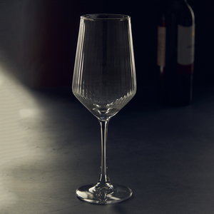 Verre à vin rouge cannelé Imperial Prism, style cristal artisanal, vaisselle design écologique, prix direct usine indienne - Product Image 3