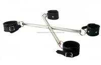 Pembatas Pergelangan Tangan Kulit BDSM Irisco X Hog Tie Spreader Bar Warna Kustom Desain Kustom Kinky Wrist Cuffs Perlengkapan Fetish Borgol