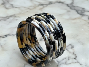 Bracelet jonc en corne de buffle poli, écologique, moderne, de forme ronde naturelle, bijou de collection artistique, artisanat durable - Product Image 4