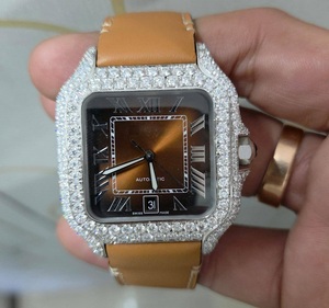 Reloj de Lujo Plateado con Incrustaciones de Diamantes VVS Moissanite, Bisel con Esfera Degradada Marrón, Números Romanos, Correa de Cuero Color Bronceado, Reloj Personalizado para Hombre - Product Image 1