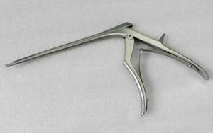 เครื่องมือผ่าตัดกระดูกสันหลังแบบ Kerrison Rongeur Neuro ขนาด 7x1 มม. มุม 90 องศา ใช้ซ้ำได้ ผลิตจากเหล็กกล้าไร้สนิมเยอรมัน ได้รับการรับรองมาตรฐาน CE - Product Image 6