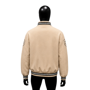 เสื้อแจ็คเก็ตวิทยาลัยสีเบจสไตล์โมเดิร์นสำหรับผู้ชาย พร้อมลายเรขาคณิตที่แขนเสื้อ ทรงปกติ คอปกพับได้ สวมใส่สบายๆ ในฤดูใบไม้ร่วง - Product Image 2