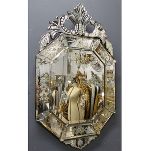 Miroir décoratif baroque vénitien antique |   Miroir mural en verre design avec cadre floral orné pour l'aménagement intérieur d'hôtel - Product Image 1