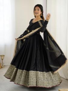 Magnifique robe Anarkali indienne pakistanaise en tissu Chinon, avec un imprimé numérique élégant, pour mariage, occasions décontractées, vêtements traditionnels pour femmes - Product Image 2