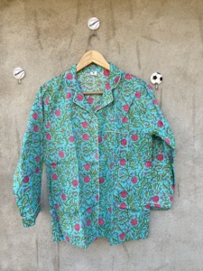 Ensemble de pyjama d'été en coton floral pour femme, bleu turquoise, imprimé bloc, vêtements de nuit écologiques, loungewear doux à fleurs roses, boutonné - Product Image 3