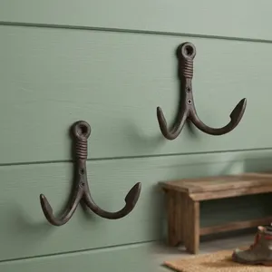 Par de ganchos de pared náuticos de hierro fundido con ancla doble, color negro, con detalles de cuerda texturizada y puntas curvas para almacenamiento en la entrada. - Product Image 6