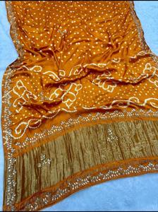 Sari Bandhani de haute qualité, fait main, teint à la main avec des travaux de Gotapatti - Product Image 3