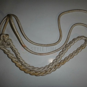 Nueva en Stock: Elegante Aiguillette con Detalle Trenzado y Artesanía de Alta Calidad - Product Image 6
