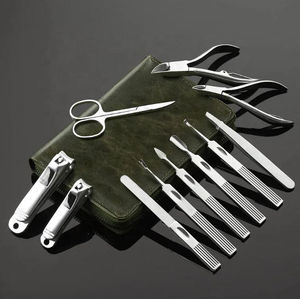 KAAMIR INSTRUMENTS KI-MK-130 Juego Profesional de Manicura y Pedicura de 11 Piezas, Cortaúñas Metálico 4 en 1, Diseño Clásico, Uso para Adultos - Product Image 5