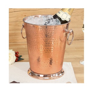 Refroidisseur à vin en cuivre martelé à la main – Élégant seau à glace rose doré avec poignées annulaires mobiles - Product Image 2