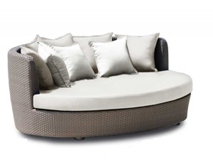 Canapé d'extérieur contemporain en rotin trois places avec coussins en mousse haute densité, design imperméable, mobilier de jardin - Product Image 1