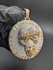 Colgante de esqueleto 'La Tierra: El Blando Heredará' con microincrustaciones de cristal y diamantes de imitación, chapado en oro de 18K, dije temático estilo Hiphop para hombre - Product Image 4
