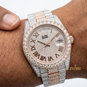 Montre de luxe bicolore sertie de moissanite pour homme – Montre en or rose et argent avec diamants – Montre-bracelet personnalisée VVS Hip Hop - Product Image 2