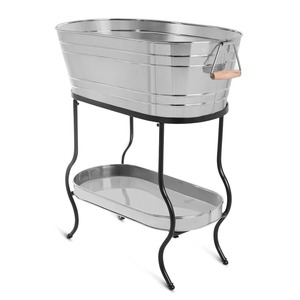 Cubo de hielo de metal galvanizado plateado con asa de madera en soporte de metal negro con bandeja inferior, bañera retro para bebidas - Product Image 1
